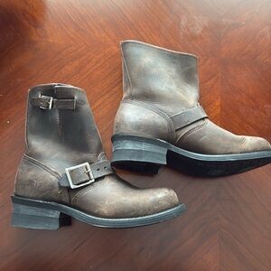 FRYE Veronica Short Boots Distressed Brown Leather MOTO Engineer Buckle Sz 6 1/2